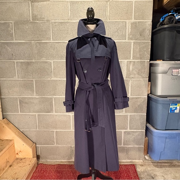 Entienne Aigner trench coat. - Picture 4 of 14